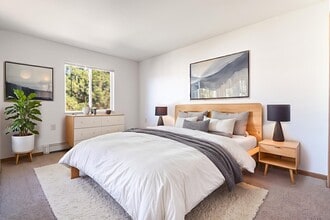 Colonial Meadows Senior Community in Pontiac, MI - Foto de edificio - Building Photo