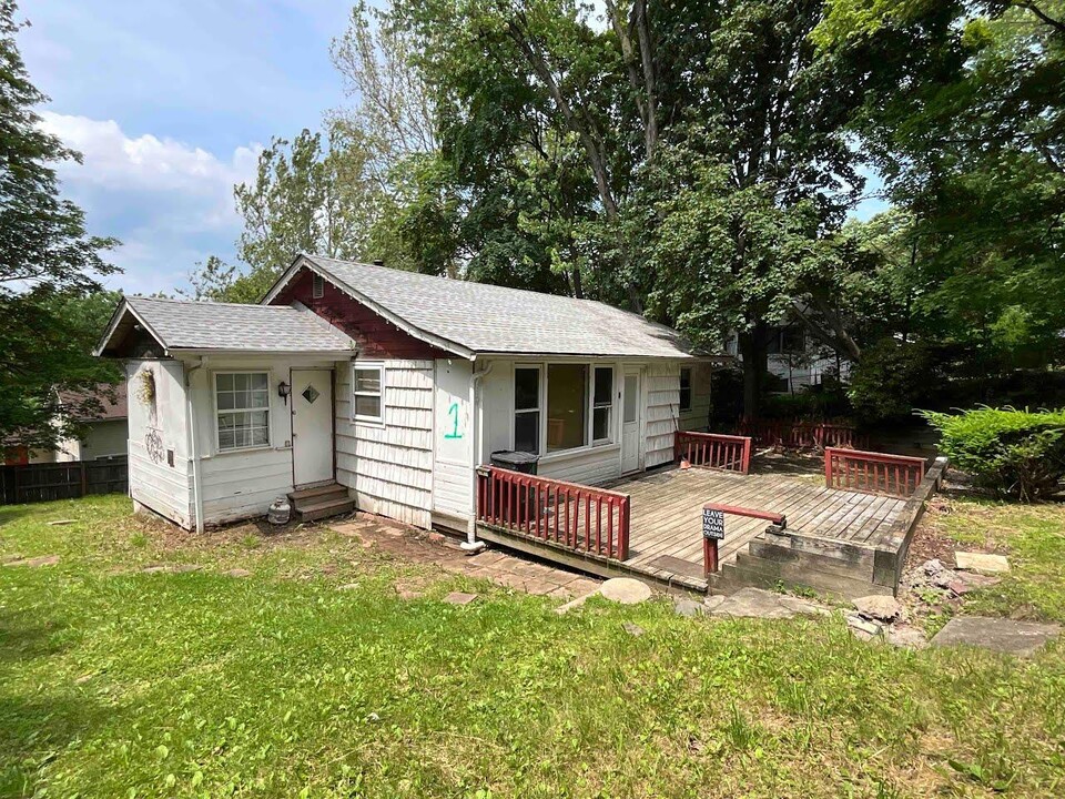 1 Wildwood Trail in Monroe, NY - Building Photo