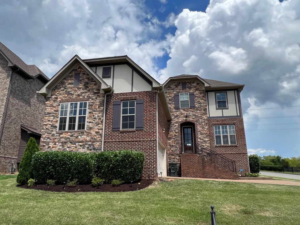 7000 Natchez Pointe Pl in Nashville, TN - Building Photo