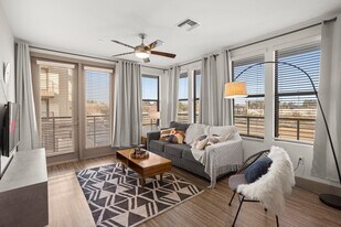 555 N College Ave in Tempe, AZ - Building Photo