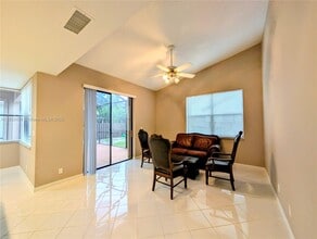 10330 NW 12th Pl in Plantation, FL - Foto de edificio - Building Photo