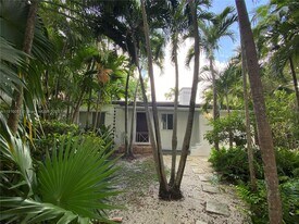 350 Hibiscus Dr in Miami Springs, FL - Building Photo