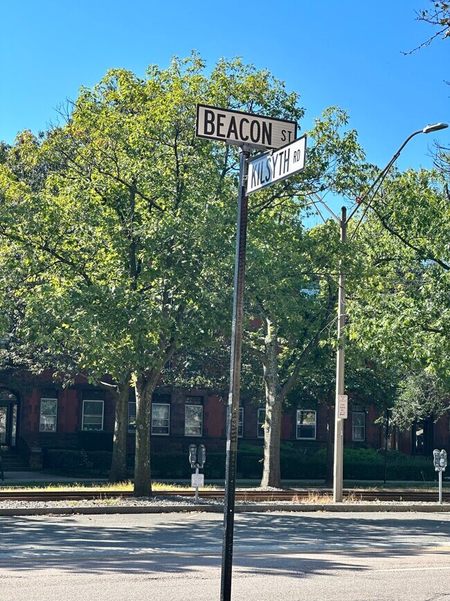 8 Kilsyth Rd, Unit 1 in Brookline, MA - Building Photo - Building Photo