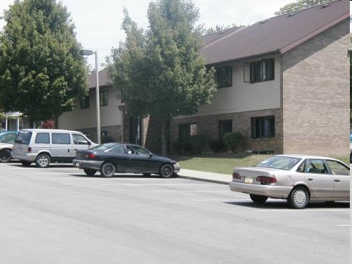 Cedarwood Apartments in Carmichaels, PA - Foto de edificio - Building Photo