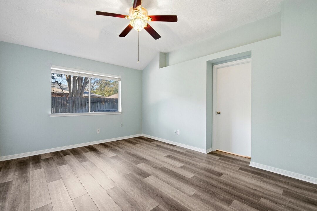 2835 Twin Knolls Dr in Humble, TX - Building Photo