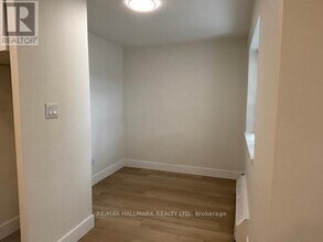 3151 Jaguar Valley Dr in Mississauga, ON - Building Photo - Building Photo