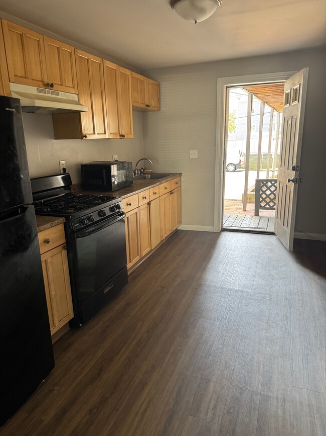 132 Pearl St, Unit 2