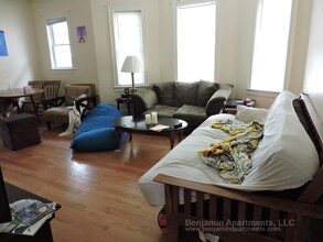 74 Brooks St, Unit 2 in Boston, MA - Building Photo - Building Photo