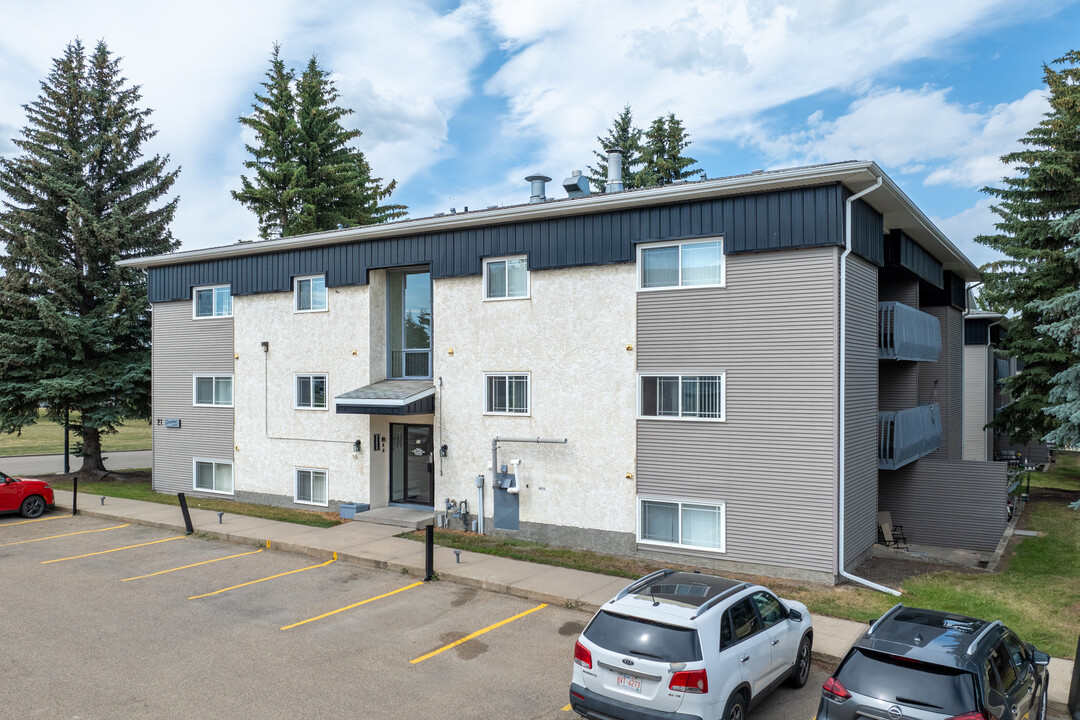 Orchid Place in Red Deer, AB - Building Photo