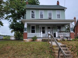 97 N Reamstown Rd in Stevens, PA - Building Photo