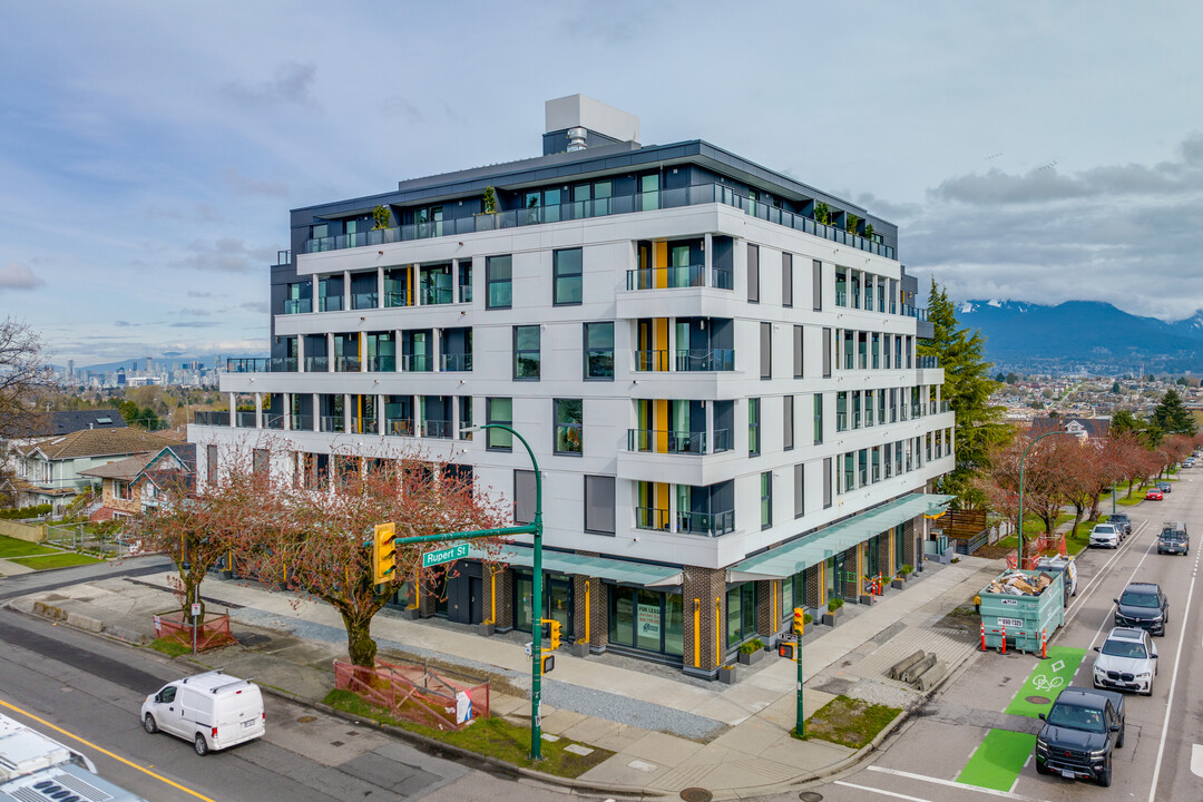 The PEAK in Vancouver, BC - Building Photo