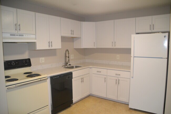 property at 2 Oak Hill Ln