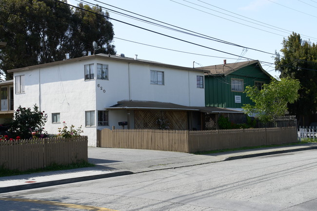 620 Oakside Ave in Redwood City, CA - Building Photo - Building Photo