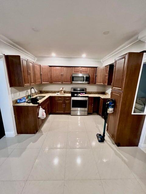 340 W Blue Heron Blvd, Unit A in West Palm Beach, FL - Building Photo