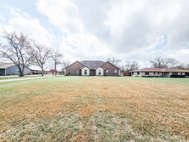 928 Runneburg Rd in Crosby, TX - Building Photo - Building Photo