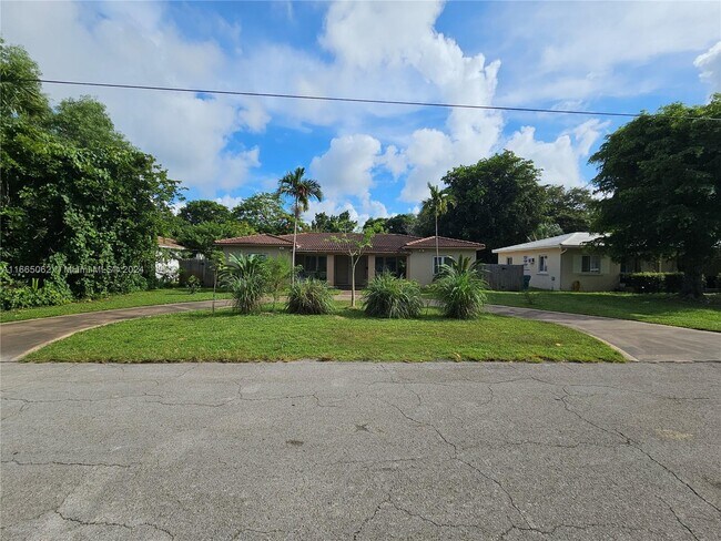 1100 NE 115th St-Unit -0 in Biscayne Park, FL - Building Photo - Building Photo