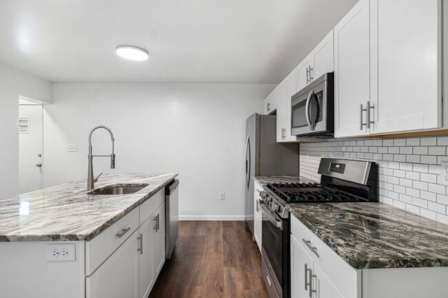 2022 Larkins Wy in Pittsburgh, PA - Building Photo - Building Photo