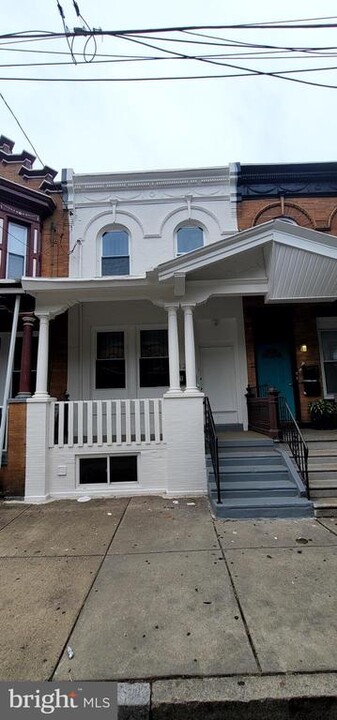 1214 W Hilton St in Philadelphia, PA - Building Photo