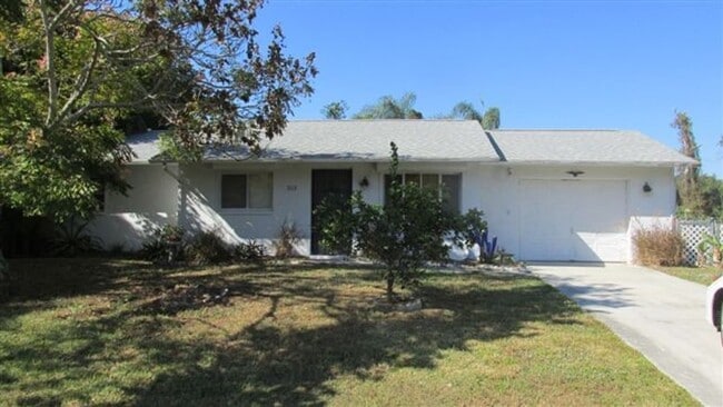 313 Hinton St in Port Charlotte, FL - Building Photo - Building Photo