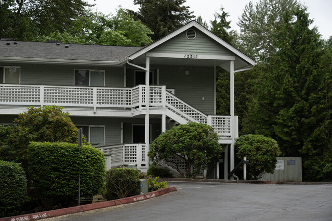 Lake Kirkland Park in Kirkland, WA - Building Photo - Building Photo