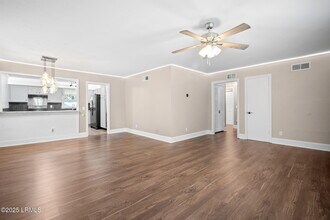 2410 Pine Ct N in Beaufort, SC - Foto de edificio - Building Photo