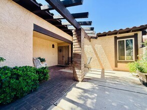 2212 Plaza Del Prado in Las Vegas, NV - Building Photo - Building Photo