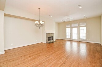 222 Knox St in Houston, TX - Foto de edificio - Building Photo