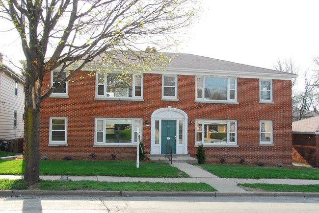 1243 Glenview Ave in Wauwatosa, WI - Building Photo - Building Photo