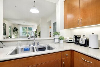 7100 Playa Vista Dr, Unit 216 in Los Angeles, CA - Building Photo - Building Photo