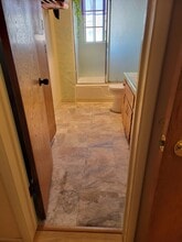 2239 N Frederic St, Unit 2nd story Light n Bright in Burbank, CA - Building Photo - Building Photo