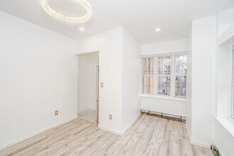 384 Lafayette Ave in Brooklyn, NY - Foto de edificio - Building Photo