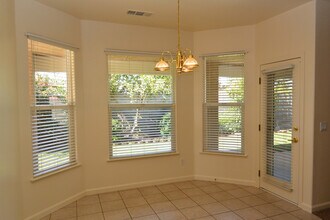 2439 Beech Dr in Visalia, CA - Building Photo - Building Photo