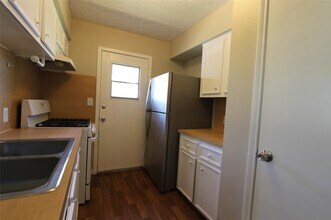 119 S Brownell St in La Porte, TX - Building Photo - Building Photo