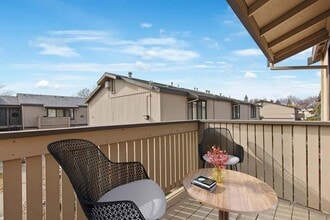 Almondwood Apartments in Davis, CA - Foto de edificio - Building Photo