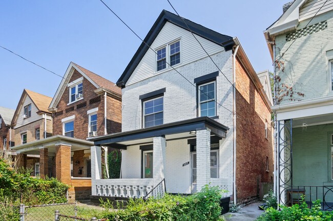 2213 Woodstock Ave in Pittsburgh, PA - Building Photo - Building Photo
