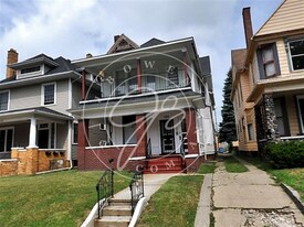 1304 Broadway St in Toledo, OH - Building Photo