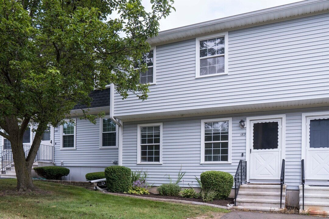 183 Austin Ryer Ln in Branford, CT - Foto de edificio