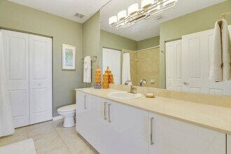 600 S Dixie Hwy in West Palm Beach, FL - Foto de edificio - Building Photo