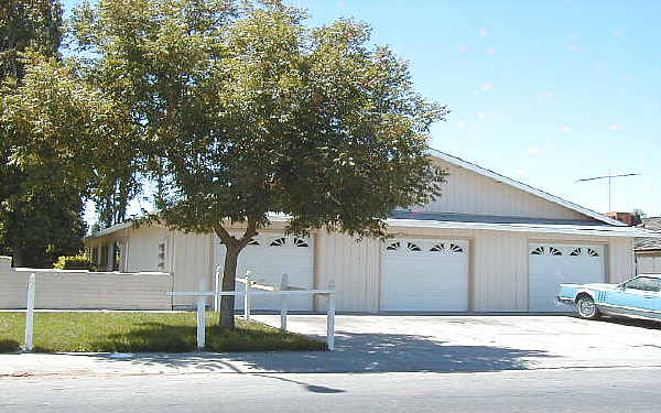 8815 Kelley Dr in Stockton, CA - Building Photo