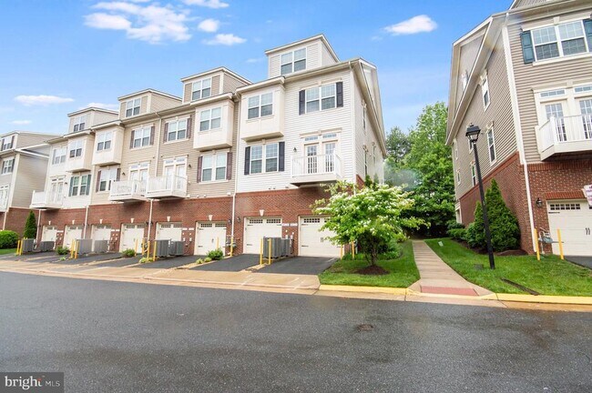 4722 Dane Ridge Cir in Dale City, VA - Building Photo - Building Photo