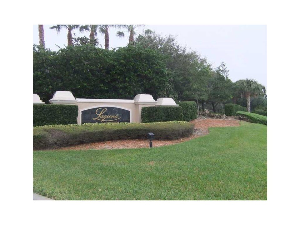 1650 N 42ND Cir in Vero Beach, FL - Building Photo