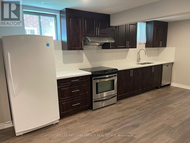 property at 63 Inglewood Pl