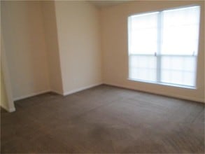 107 W Nazro St in Baytown, TX - Building Photo - Building Photo