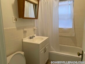 163 Summer St, Unit 9 in Somerville, MA - Foto de edificio - Building Photo