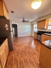 2416 27th St in Sacramento, CA - Foto de edificio - Building Photo
