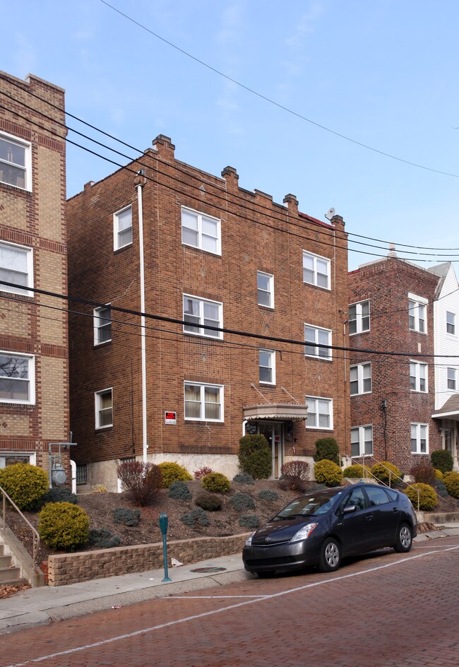 720 Roselawn Ave in Pittsburgh, PA - Foto de edificio - Building Photo