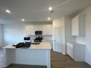 1212 Ipkiss Ave in Little Elm, TX - Foto de edificio - Building Photo