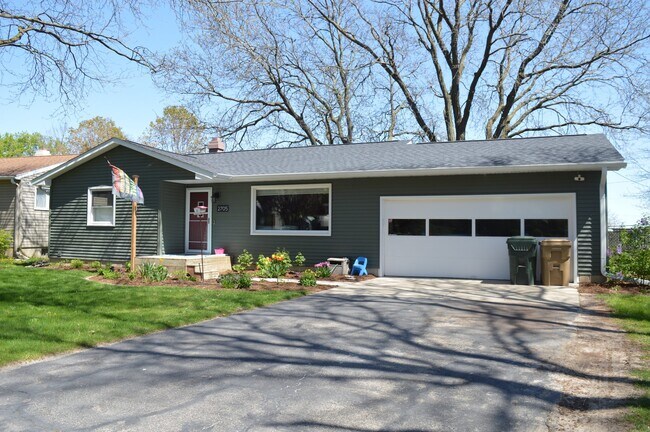 property at 2705 Victoria Ln