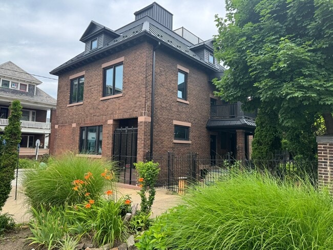 6810 Herman Ave