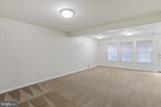 15 Tidewater Terrace in Falling Waters, WV - Building Photo - Building Photo